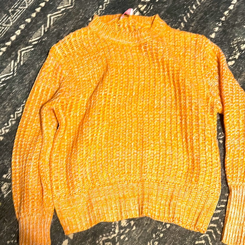 Pink lily sweater ! Size m